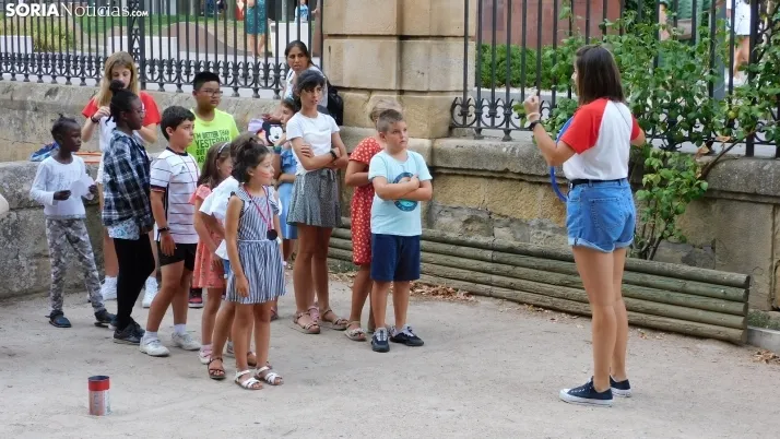 Medio centenar de ni&ntilde;os disfrutan de la Gymkana que cierra las 'Noches Callejeras'