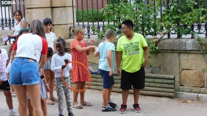 Medio centenar de ni&ntilde;os disfrutan de la Gymkana que cierra las 'Noches Callejeras'