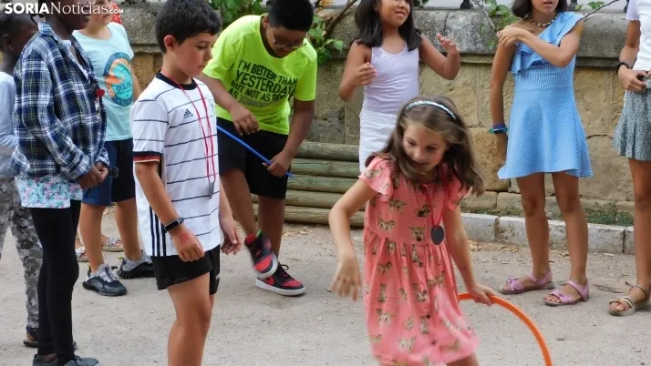 Medio centenar de ni&ntilde;os disfrutan de la Gymkana que cierra las 'Noches Callejeras'