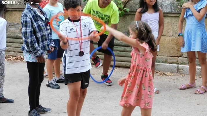 Medio centenar de ni&ntilde;os disfrutan de la Gymkana que cierra las 'Noches Callejeras'