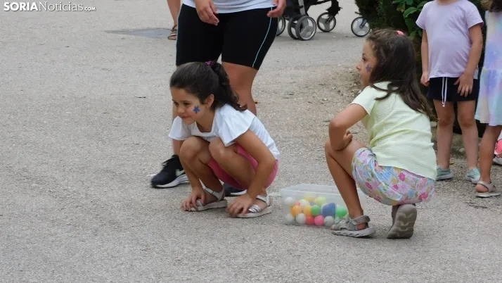 Medio centenar de ni&ntilde;os disfrutan de la Gymkana que cierra las 'Noches Callejeras'