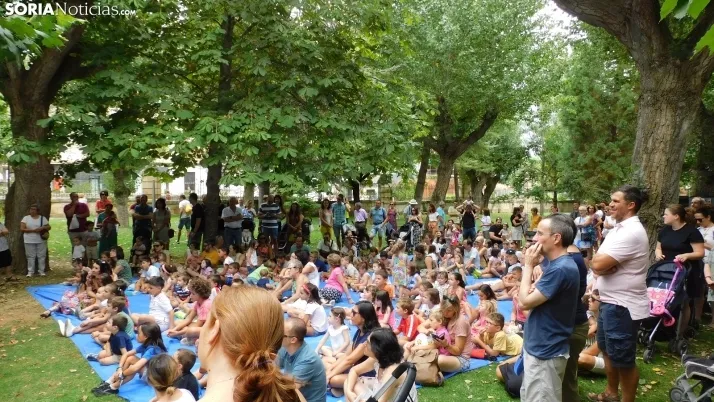 Fotos: Los sorianos ayudan al Pr&iacute;ncipe Verdemar a derrotar un drag&oacute;n en La Alameda 