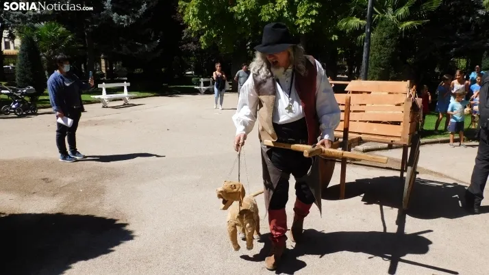 Una imagen del teatro infantil este viernes en la Alameda de Cervantes. /SN