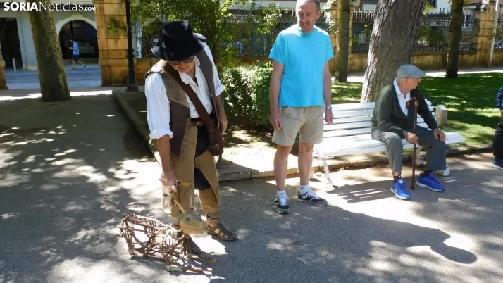 Una imagen del teatro infantil este viernes en la Alameda de Cervantes. /SN