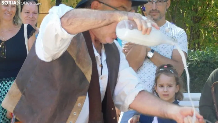 Una imagen del teatro infantil este viernes en la Alameda de Cervantes. /SN