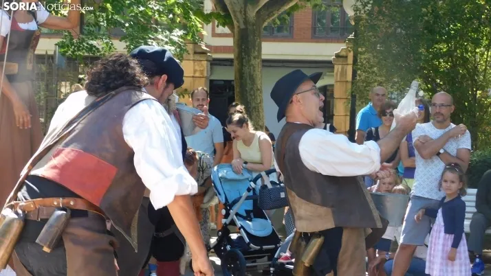 Una imagen del teatro infantil este viernes en la Alameda de Cervantes. /SN