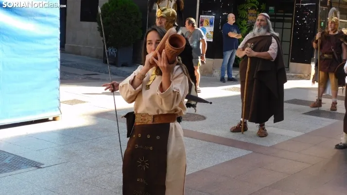 Fotos: Numantinos y Romanos invaden las calles m&aacute;s c&eacute;ntricas de Soria