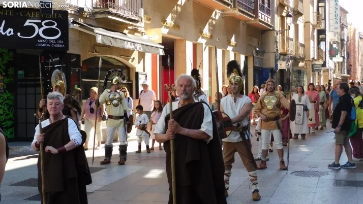 Fotos: Numantinos y Romanos invaden las calles m&aacute;s c&eacute;ntricas de Soria