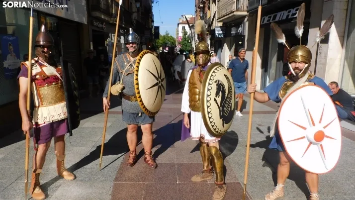 Fotos: Numantinos y Romanos invaden las calles m&aacute;s c&eacute;ntricas de Soria