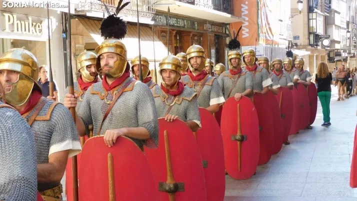 Fotos: Numantinos y Romanos invaden las calles m&aacute;s c&eacute;ntricas de Soria