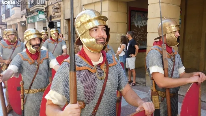 Fotos: Numantinos y Romanos invaden las calles m&aacute;s c&eacute;ntricas de Soria