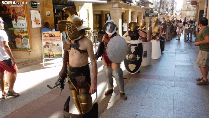 Fotos: Numantinos y Romanos invaden las calles m&aacute;s c&eacute;ntricas de Soria