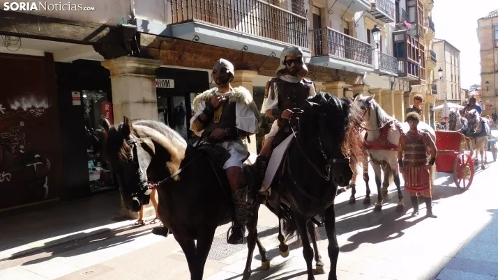 Fotos: Numantinos y Romanos invaden las calles m&aacute;s c&eacute;ntricas de Soria