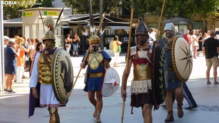 Fotos: Numantinos y Romanos invaden las calles m&aacute;s c&eacute;ntricas de Soria