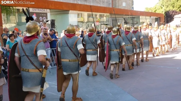 Fotos: Numantinos y Romanos invaden las calles m&aacute;s c&eacute;ntricas de Soria