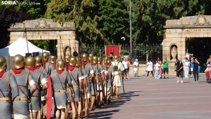 Fotos: Numantinos y Romanos invaden las calles m&aacute;s c&eacute;ntricas de Soria