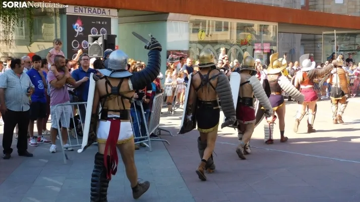 Fotos: Numantinos y Romanos invaden las calles m&aacute;s c&eacute;ntricas de Soria