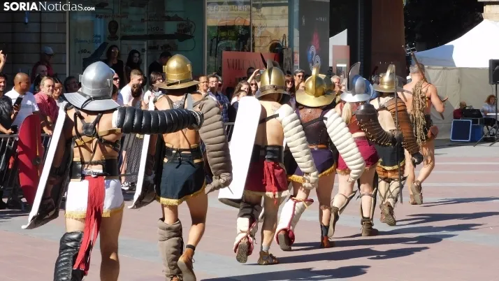 Fotos: Numantinos y Romanos invaden las calles m&aacute;s c&eacute;ntricas de Soria