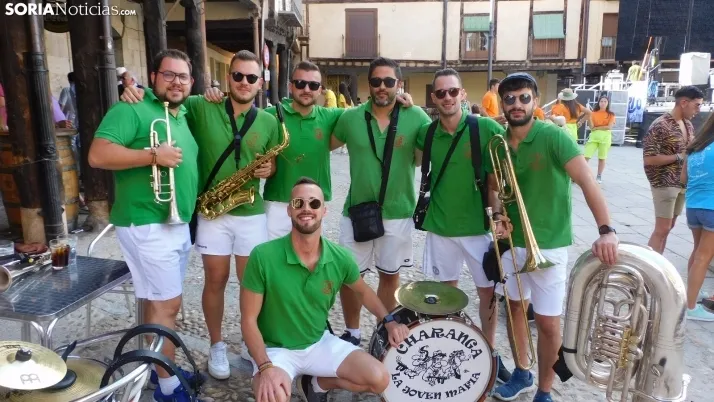 Fotos: desfile de pe&ntilde;as y novillos en el segundo d&iacute;a de fiestas en Berlanga