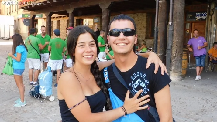 Fotos: desfile de pe&ntilde;as y novillos en el segundo d&iacute;a de fiestas en Berlanga
