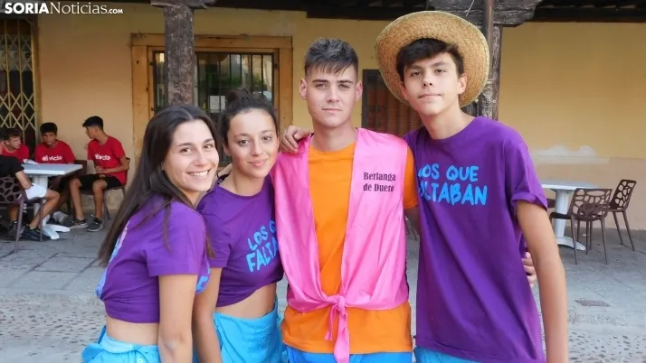 Fotos: desfile de pe&ntilde;as y novillos en el segundo d&iacute;a de fiestas en Berlanga