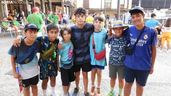 Fotos: desfile de pe&ntilde;as y novillos en el segundo d&iacute;a de fiestas en Berlanga