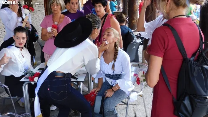 Fotos: desfile de pe&ntilde;as y novillos en el segundo d&iacute;a de fiestas en Berlanga