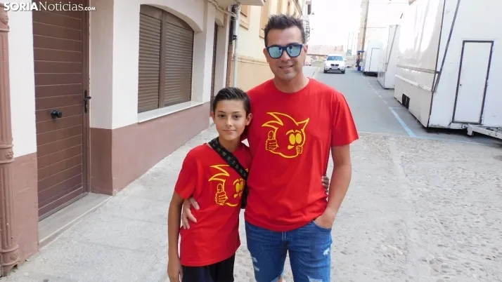 Fotos: desfile de pe&ntilde;as y novillos en el segundo d&iacute;a de fiestas en Berlanga