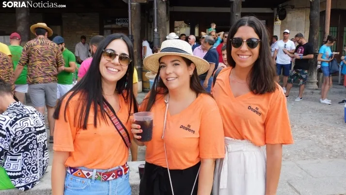 Fotos: desfile de pe&ntilde;as y novillos en el segundo d&iacute;a de fiestas en Berlanga