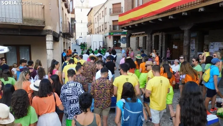 Fotos: desfile de pe&ntilde;as y novillos en el segundo d&iacute;a de fiestas en Berlanga