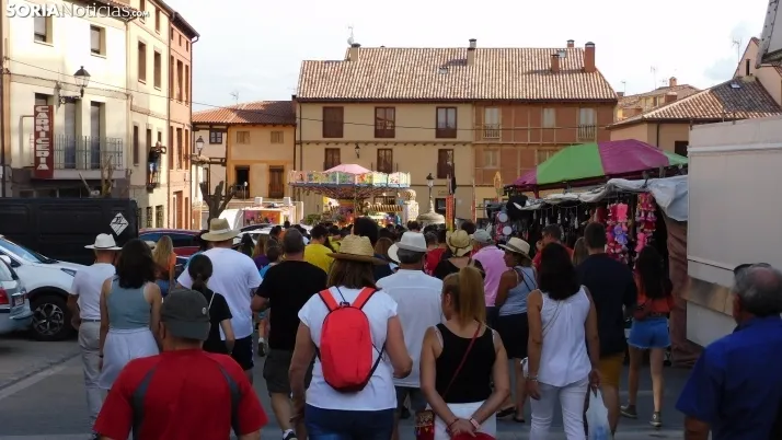 Fotos: desfile de pe&ntilde;as y novillos en el segundo d&iacute;a de fiestas en Berlanga