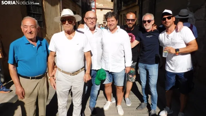Fotos: desfile de pe&ntilde;as y novillos en el segundo d&iacute;a de fiestas en Berlanga