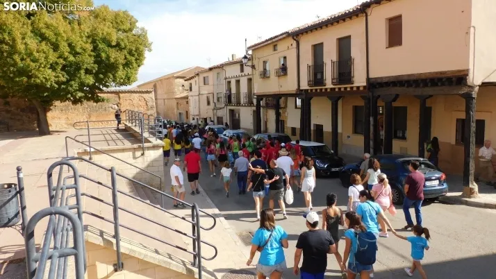 Fotos: desfile de pe&ntilde;as y novillos en el segundo d&iacute;a de fiestas en Berlanga