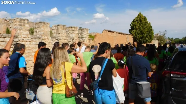 Fotos: desfile de pe&ntilde;as y novillos en el segundo d&iacute;a de fiestas en Berlanga