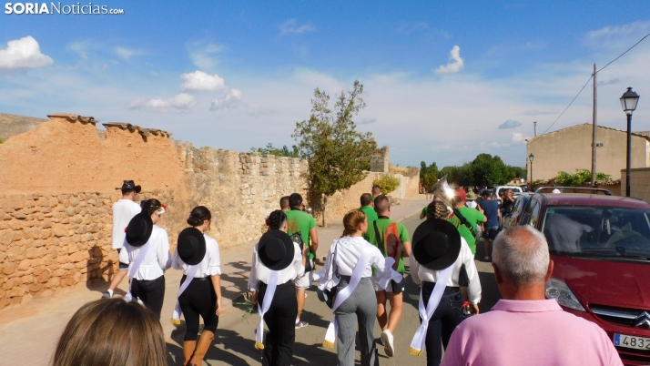 Fotos: desfile de pe&ntilde;as y novillos en el segundo d&iacute;a de fiestas en Berlanga