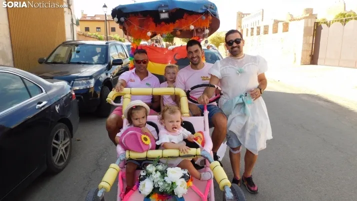 Fotos: desfile de pe&ntilde;as y novillos en el segundo d&iacute;a de fiestas en Berlanga