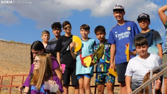 Fotos: desfile de pe&ntilde;as y novillos en el segundo d&iacute;a de fiestas en Berlanga