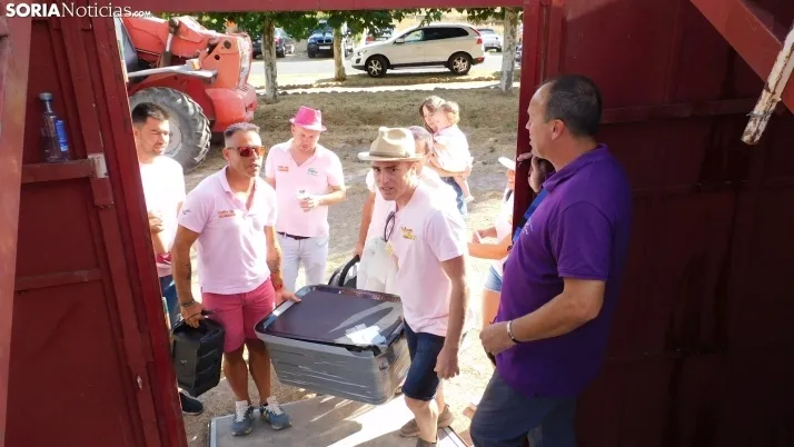 Fotos: desfile de pe&ntilde;as y novillos en el segundo d&iacute;a de fiestas en Berlanga