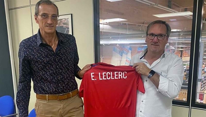 E. Leclerc renueva su compromiso con el Numancia y el logotipo del hipermercado seguirá en el pantalón rojillo