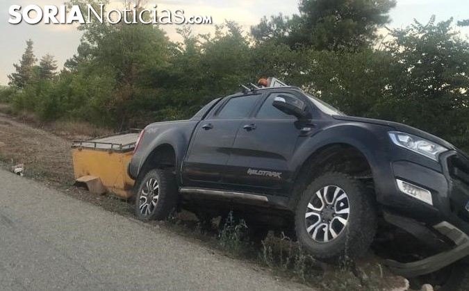 Un todoterreno se sale de la carretera cerca de Camaretas