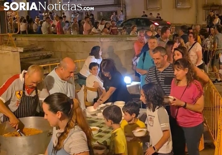 En video: Despedir San Lorenzo al calor de una hoguera