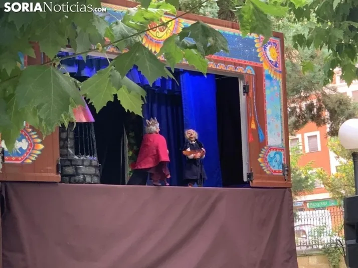 Fotos: Los sorianos ayudan al Pr&iacute;ncipe Verdemar a derrotar un drag&oacute;n en La Alameda 
