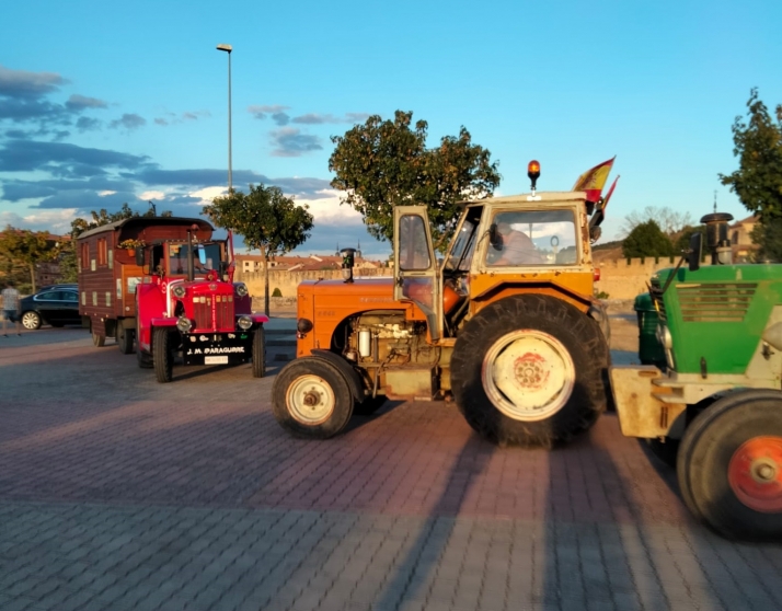 Concentración de tractores antiguos en El Burgo de Osma.
