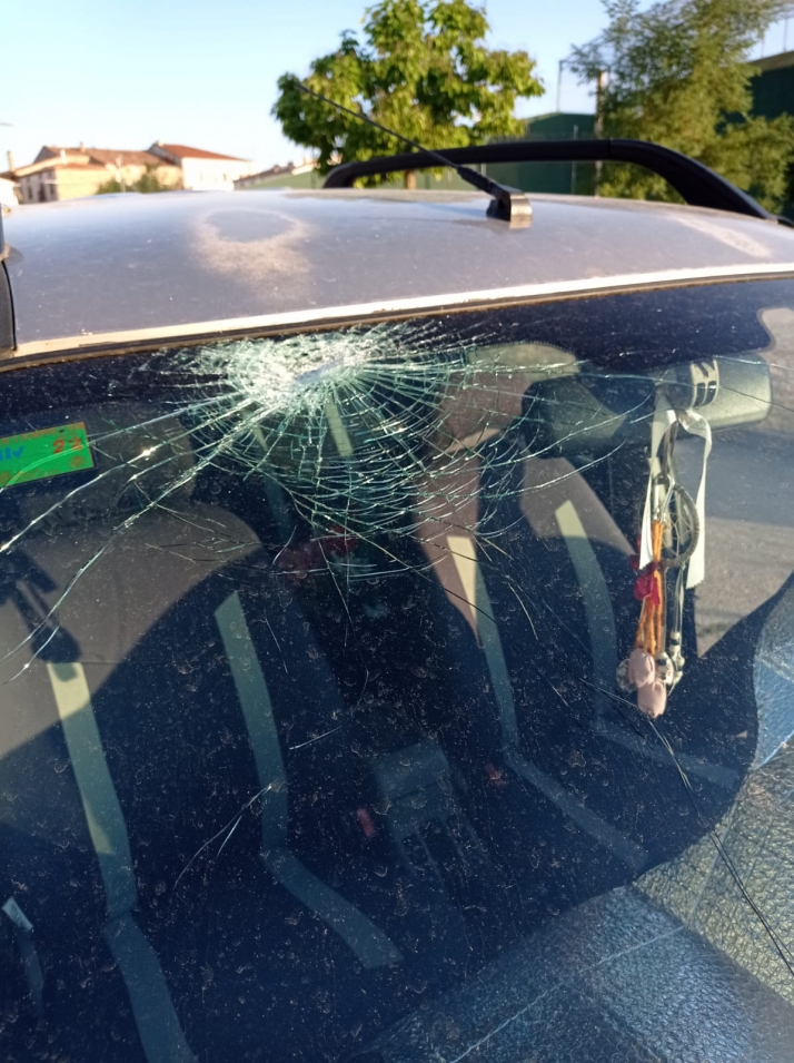 Concejal del PP en Almarza denuncia vandalismo político contra su vehículo: Quieren meternos miedo