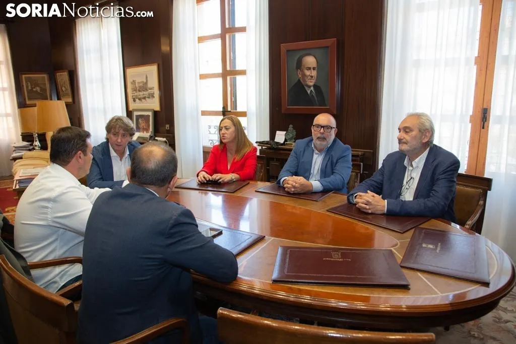 Virginia Barcones, Víctor Fernández y Carlos Martínez en Soria. /María Ferrer