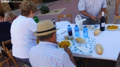 Fotos: alrededor de 300 vecinos de Los Pajaritos celebran sus fiestas con una paella popular