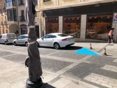 Aparcamientos frente a Santo Domingo.