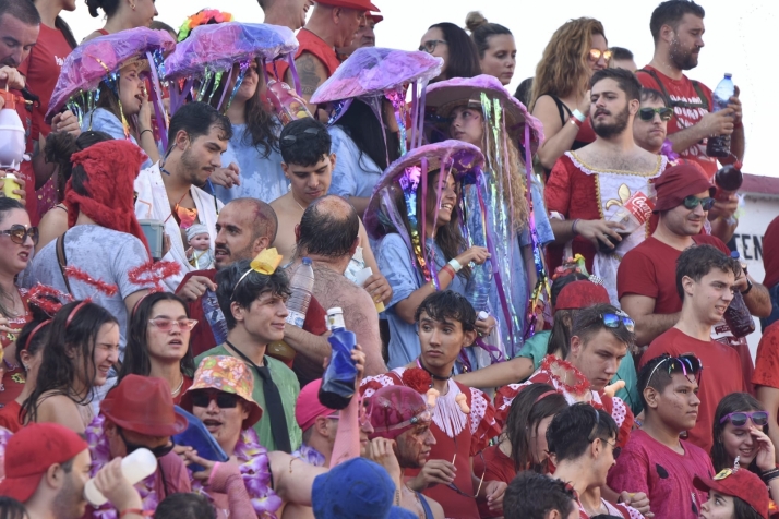 Mucho color y un divertido ambiente en las fiestas de Arcos de Jalón
