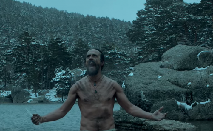 Vídeos: ¿Aguantarías más de diez minutos en el agua helada de la Laguna Negra?