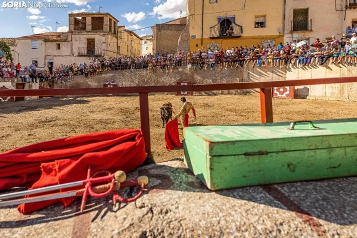 Fotos: el encierro y la novillada protagonizaron el s&aacute;bado de fiestas en Deza